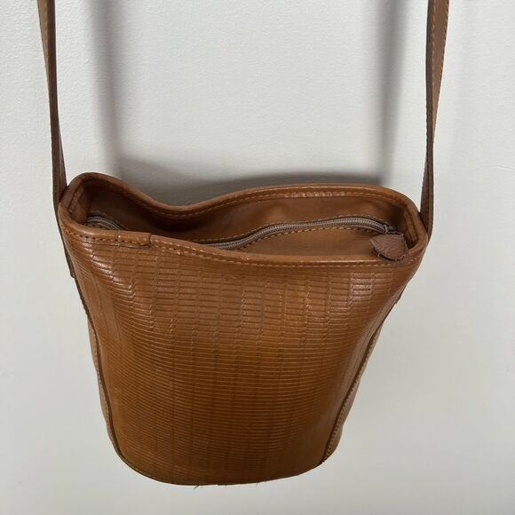 Fossil Vintage Brown Tan Bucket Crossbody Bag Classic Minimalist Chic Purse - Picture 3 of 10